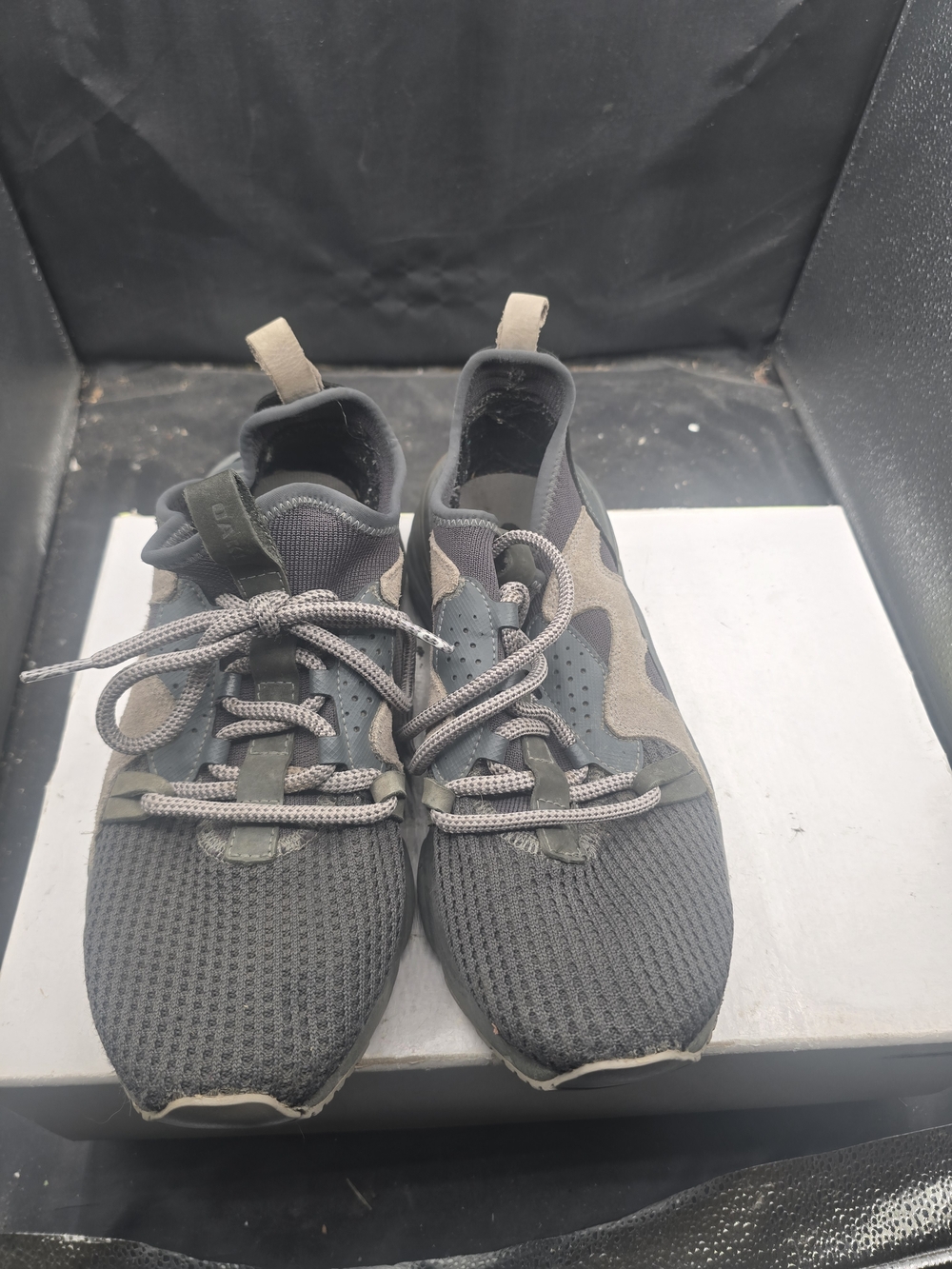 Oakley Men's Athletic Shoes‎ in Dark Gray and Tan
